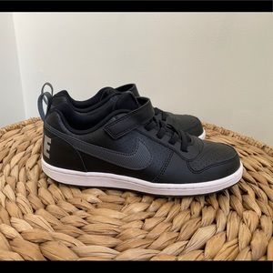 Boys Nike Court Borough Low Size 3